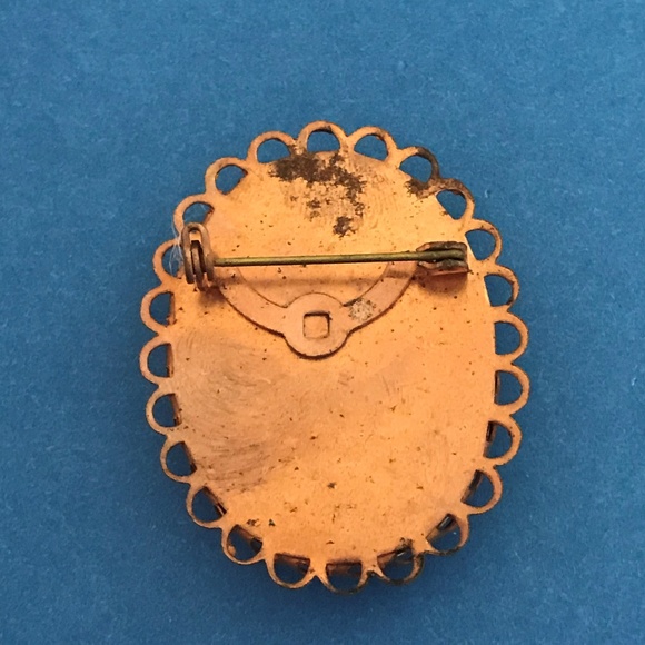 Quiet Girl Portrait Style Brooch Pin Copper Tone - Picture 4 of 4